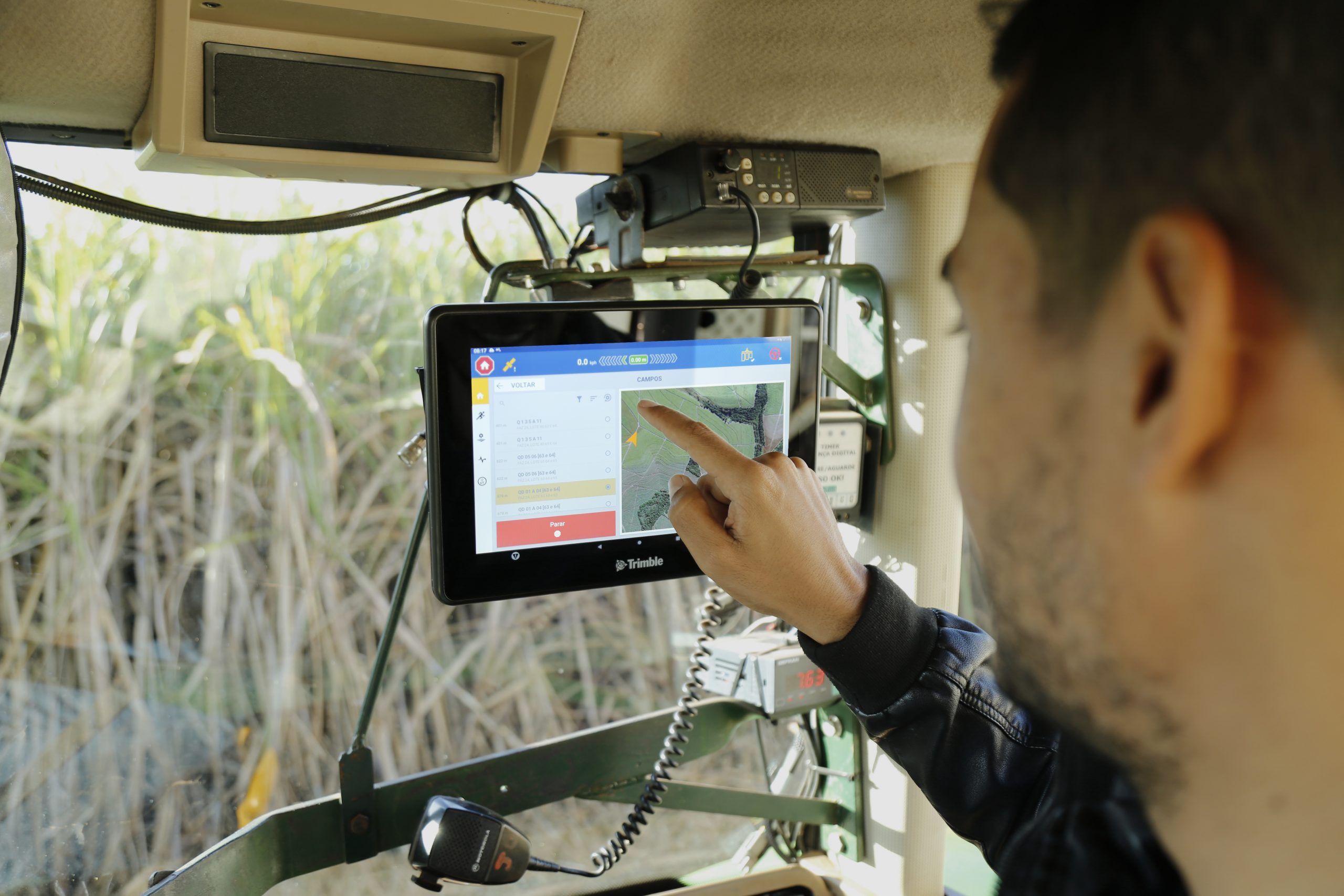 trimble-gfx-1060-display-image-brazil-in-cab-high-res
